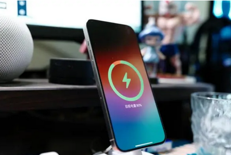萧县苹果15换屏服务分享用什么充电器给iPhone15充电更好 